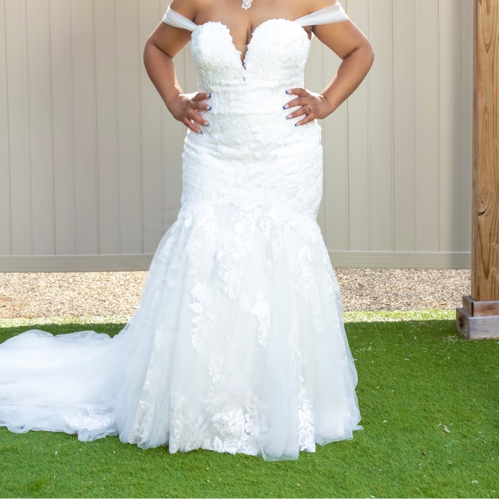 Off the Shoulder Lace detail Wedding dress